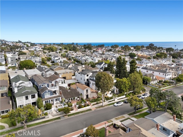 708 Orchid Avenue, Corona del Mar CA: https://media.crmls.org/medias/3e359a7c-0e4d-427f-9a37-72ebc6939bd6.jpg