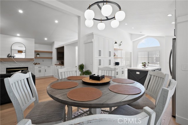 Detail Gallery Image 9 of 29 For 19983 Crestview Dr, Canyon Country,  CA 91351 - 3 Beds | 2 Baths