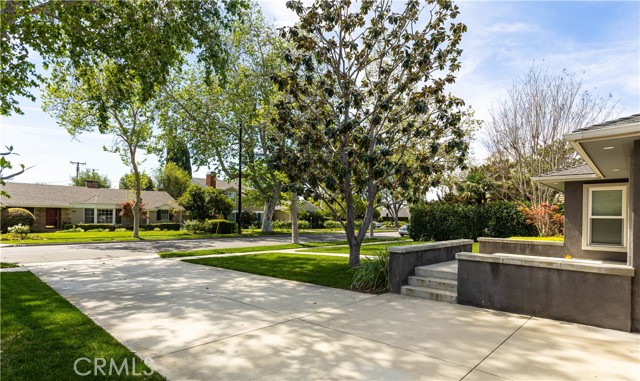 Detail Gallery Image 4 of 43 For 933 W Riviera Dr., Santa Ana,  CA 92705 - 3 Beds | 2/1 Baths