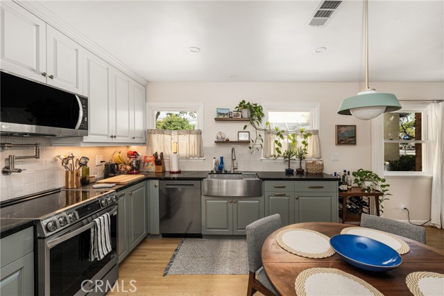 Detail Gallery Image 18 of 44 For 309 E 46th, Long Beach,  CA 90807 - 4 Beds | 2 Baths