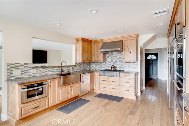 Detail Gallery Image 9 of 46 For 222 W Kenneth, Glendale,  CA 91202 - 4 Beds | 4 Baths