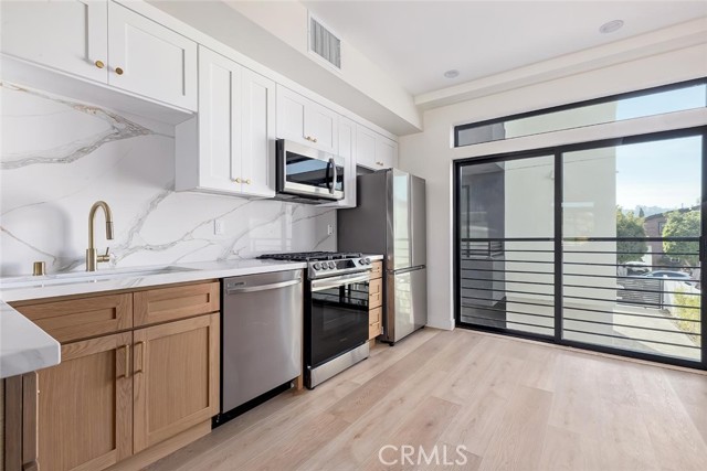 5443 1/2 Blackwelder, Los Angeles CA: https://media.crmls.org/medias/3e383333-6ac8-4cb7-878f-27e5c2161e80.jpg