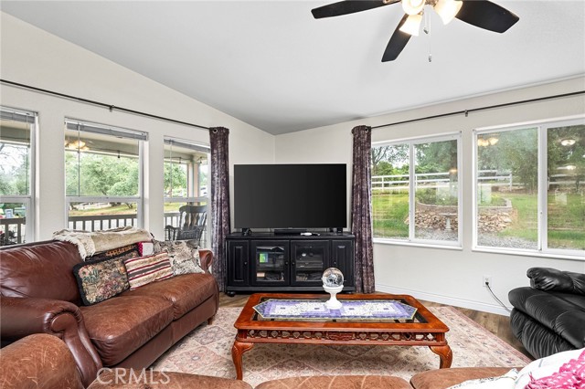 Detail Gallery Image 5 of 55 For 635 Circle Dr, Oroville,  CA 95966 - 3 Beds | 2 Baths