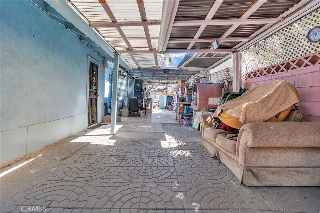 https://media.crmls.org/medias/3e3a071c-e786-446e-b57b-dbb3d9db794b.jpg?preset=X-Large