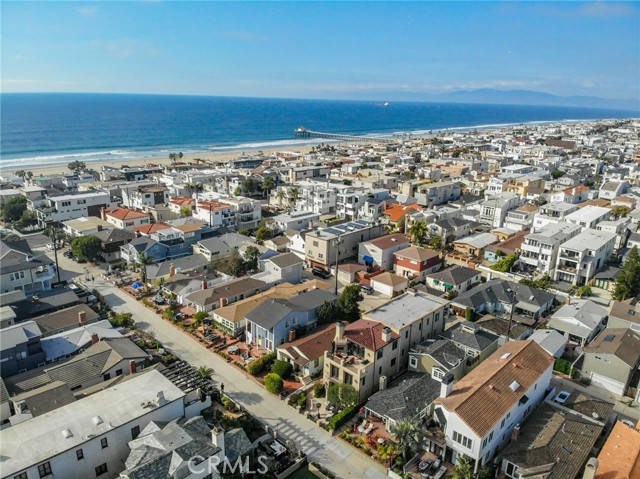 341 4th Street, Manhattan Beach, California 90266, 2 Bedrooms Bedrooms, ,1 BathroomBathrooms,Residential,Sold,4th,SB22011102