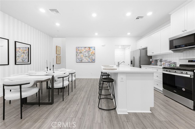 3957 E Huntington, Ontario CA: https://media.crmls.org/medias/3e3cfd11-2703-43bc-bb43-8bcac001f77b.jpg