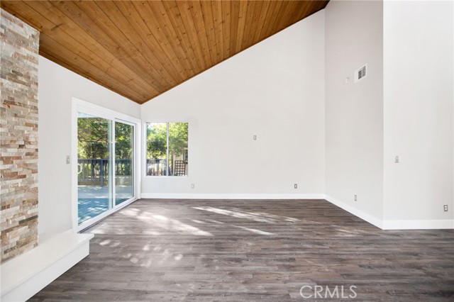 Detail Gallery Image 8 of 54 For 30471 Caliente Pl, Canyon Lake,  CA 92587 - 3 Beds | 2 Baths