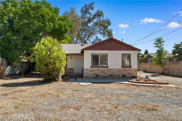 8139 N Maple Avenue, Rialto CA: https://media.crmls.org/medias/3e3f6a03-bf33-44b8-82da-9309bde10933.jpg