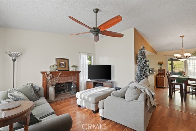 Detail Gallery Image 3 of 45 For 21931 Winding, Moreno Valley,  CA 92557 - 3 Beds | 2 Baths