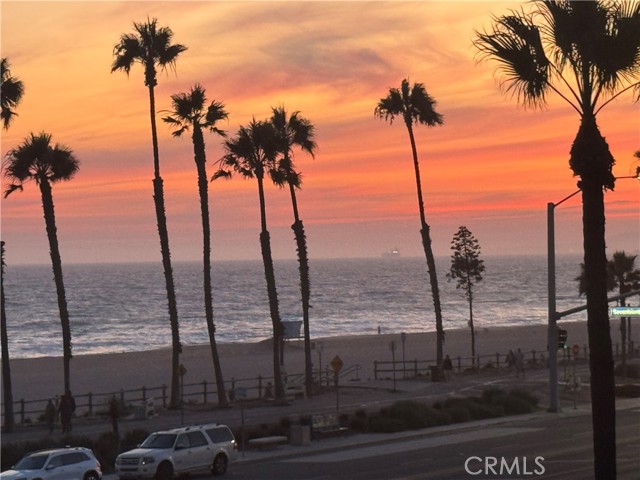 1516 Pacific Coast, Huntington Beach CA: https://media.crmls.org/medias/3e401481-86b6-40e0-8232-ca2fb988ef92.jpg
