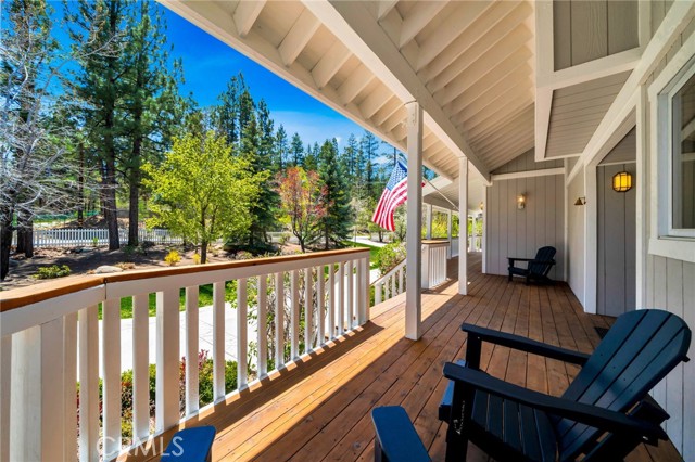 Detail Gallery Image 4 of 61 For 40034 Lakeview Dr, Big Bear Lake,  CA 92315 - 4 Beds | 3/1 Baths