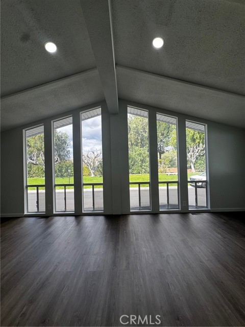 Detail Gallery Image 3 of 30 For 21214 Seep Willow Way #273,  Canyon Country,  CA 91351 - 2 Beds | 2 Baths