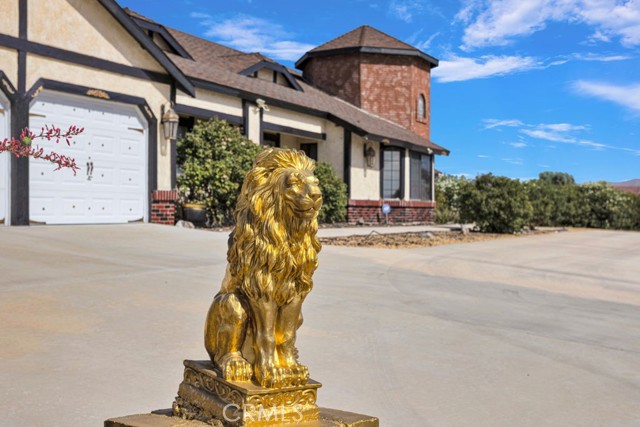 5 Bed Home for Sale in Apple Valley, California