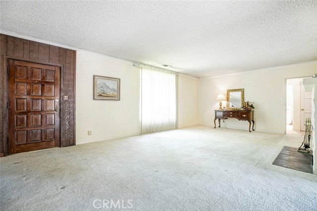 1422 W Riverside Drive, Burbank CA: https://media.crmls.org/medias/3e41f5ac-3e48-4b36-822a-45c40e1d6364.jpg