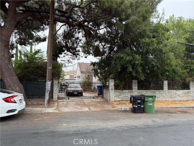 Detail Gallery Image 4 of 4 For 6928 Gentry Ave, North Hollywood,  CA 91605 - 3 Beds | 1 Baths