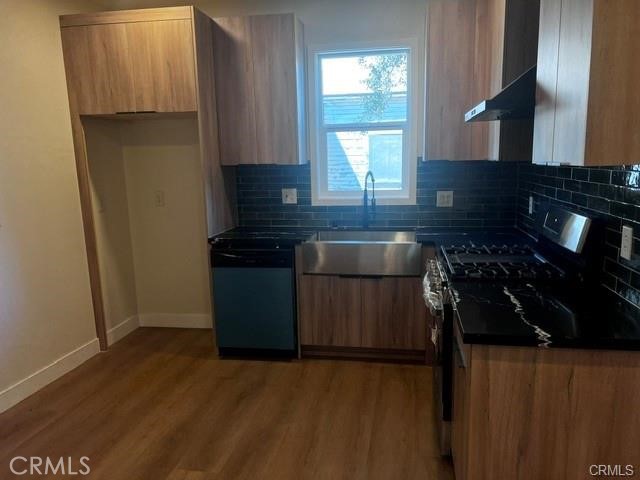 Detail Gallery Image 3 of 7 For 2046 Walnut Ave, La Verne,  CA 91750 - 2 Beds | 2 Baths