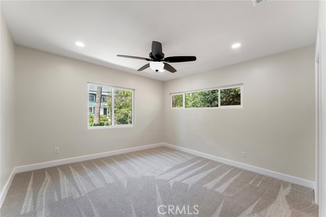 5010 Elmwood Avenue, Los Angeles CA: https://media.crmls.org/medias/3e42feed-fe78-486f-95bd-4f99de4518e9.jpg