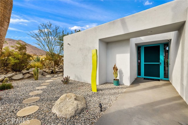 Detail Gallery Image 2 of 66 For 700 W Racquet Club Rd, Palm Springs,  CA 92262 - 4 Beds | 3/1 Baths