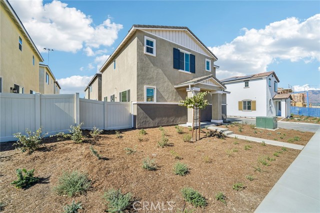 Detail Gallery Image 3 of 62 For 2071 Bergamot St, Redlands,  CA 92374 - 3 Beds | 2/1 Baths