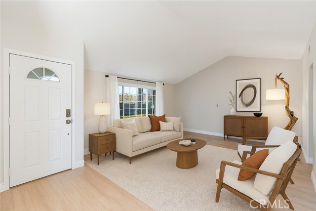 1675 New Hampshire Drive, Costa Mesa CA: https://media.crmls.org/medias/3e44ba94-2f25-440d-ac7b-addb9b63adf6.jpg