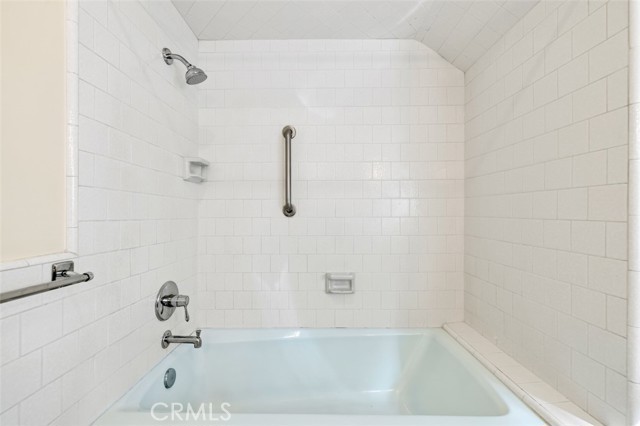 Detail Gallery Image 45 of 59 For 89 Rivo Alto Canal, Long Beach,  CA 90803 - 5 Beds | 3/1 Baths