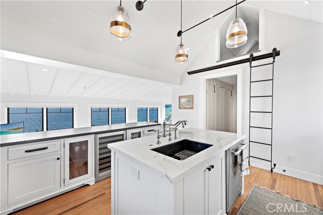 Detail Gallery Image 10 of 61 For 154 Pearl St, Laguna Beach,  CA 92651 - 3 Beds | 3 Baths