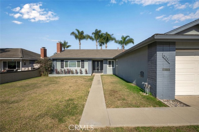 Detail Gallery Image 3 of 47 For 9221 Carrolltown Dr, Huntington Beach,  CA 92646 - 4 Beds | 2 Baths