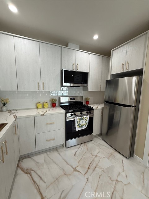 Detail Gallery Image 4 of 15 For 17606 Orna Dr, Granada Hills,  CA 91344 - 1 Beds | 1 Baths