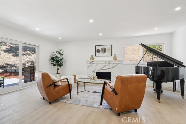 11060 Vanda Way, Shadow Hills CA: https://media.crmls.org/medias/3e46e44e-2514-4f4a-a717-73af620698f1.jpg