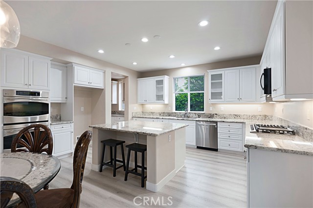 Detail Gallery Image 8 of 49 For 30177 Beeswing Cir, Menifee,  CA 92584 - 5 Beds | 4 Baths