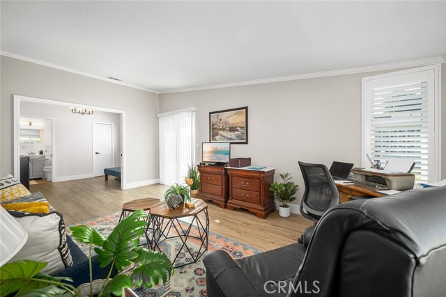 13781 Alderwood Lane, Seal Beach CA: https://media.crmls.org/medias/3e47b37c-4b8b-4749-bda6-b184039b1e04.jpg