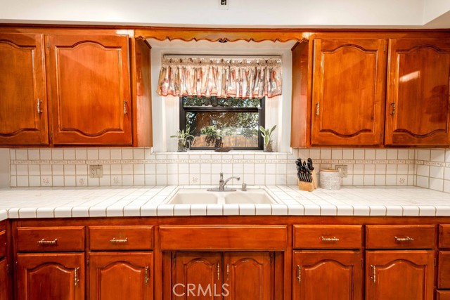 750 E Mountain View Avenue, Glendora CA: https://media.crmls.org/medias/3e480af1-efb7-463f-ab8f-f16580a860c9.jpg