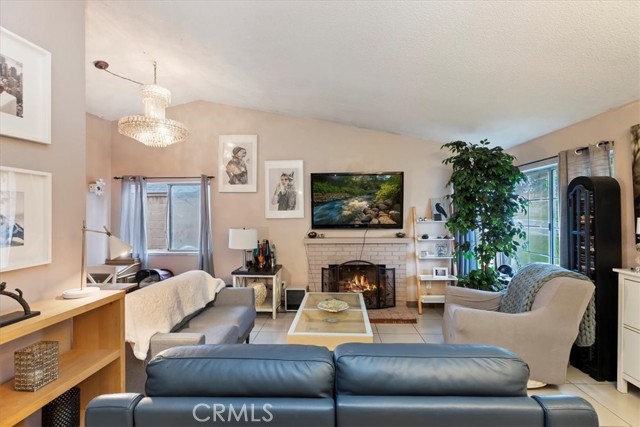 Detail Gallery Image 6 of 31 For 156 S Loretta, Rialto,  CA 92376 - 4 Beds | 2 Baths