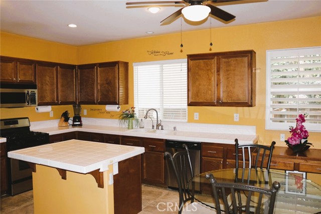 Detail Gallery Image 11 of 42 For 13217 Acacia Ave, Moreno Valley,  CA 92553 - 3 Beds | 2 Baths
