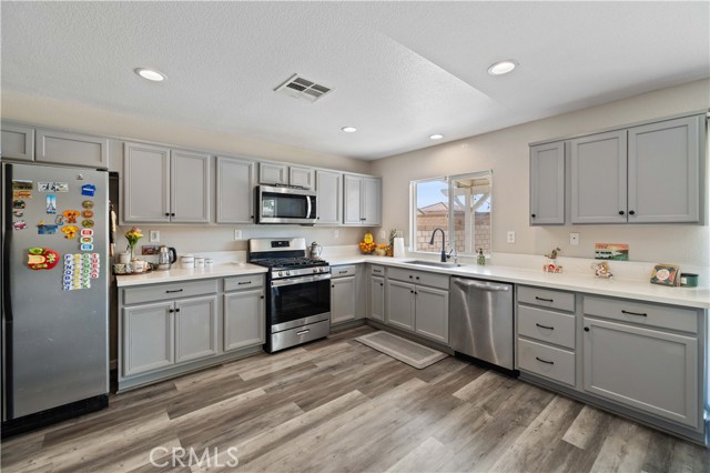 Detail Gallery Image 12 of 35 For 45064 18th St E St, Lancaster,  CA 93535 - 4 Beds | 3 Baths