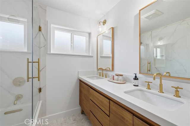 Detail Gallery Image 16 of 37 For 7337 W 88th St, Los Angeles,  CA 90045 - 4 Beds | 4 Baths