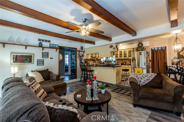 918 S Sunnyside Avenue, Fresno CA: https://media.crmls.org/medias/3e4b070c-b0e5-4029-9316-4afe1f9ad5bf.jpg