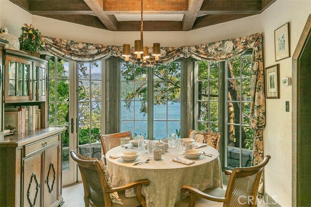 28061 North Shore Road, Lake Arrowhead CA: https://media.crmls.org/medias/3e4b44dc-4a28-4b18-98ad-573e7105d127.jpg