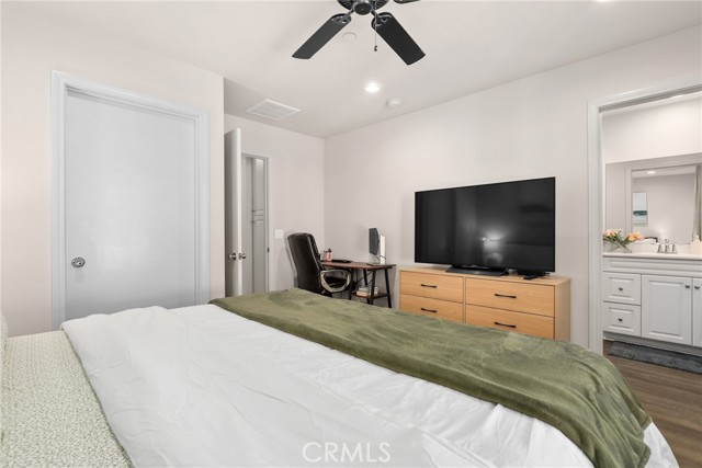 Detail Gallery Image 19 of 28 For 14104 W Birch Ln, Van Nuys,  CA 91405 - 3 Beds | 3 Baths