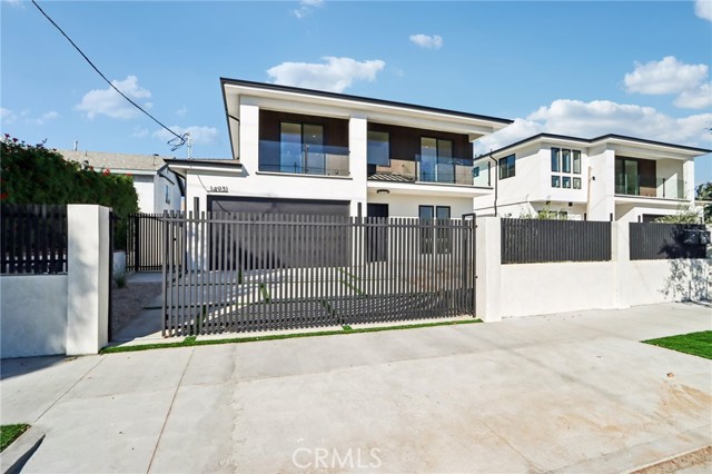 Detail Gallery Image 2 of 51 For 14931 Vose St, Van Nuys,  CA 91405 - 7 Beds | 6/1 Baths