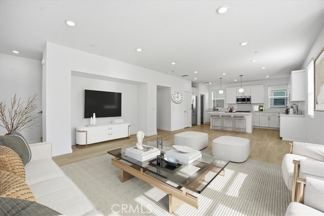 Detail Gallery Image 3 of 37 For 9318 via Azul, Pico Rivera,  CA 90660 - 4 Beds | 3/1 Baths