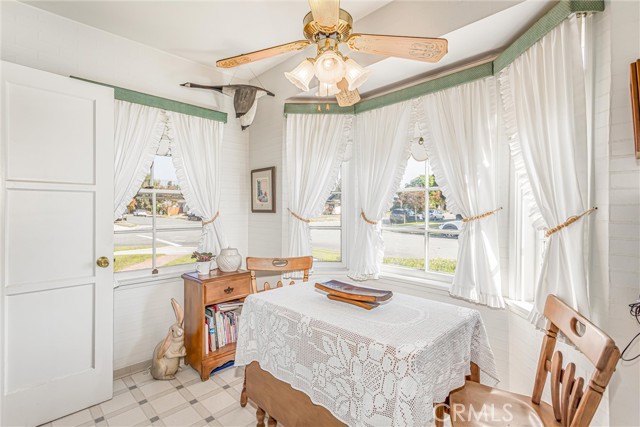 838 838 College Ave, Redlands CA: https://media.crmls.org/medias/3e4e0a96-bb73-4a14-bb37-3a32b9a59e2c.jpg