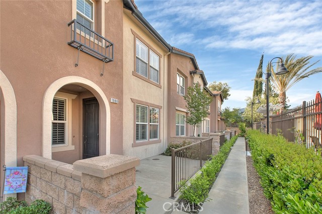 Detail Gallery Image 2 of 44 For 1080 Athens Way, Upland,  CA 91786 - 3 Beds | 2/1 Baths