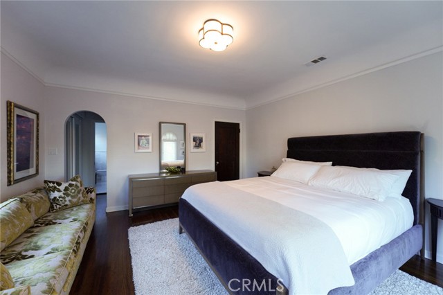 Detail Gallery Image 13 of 39 For 1949 N Catalina Street, –,  CA 90027 - 6 Beds | 5 Baths