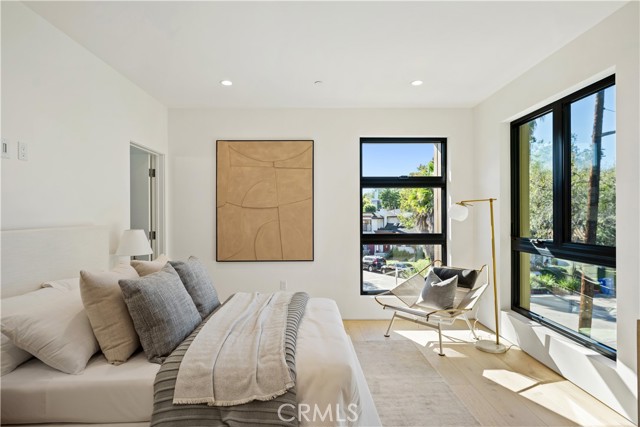 10840 Queensland, Los Angeles CA: https://media.crmls.org/medias/3e4e4d77-876e-440b-b755-d2767c48214d.jpg