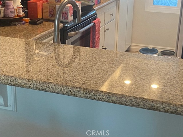 Granite counters with breakfast bar