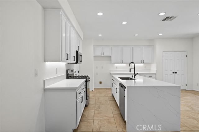 Detail Gallery Image 22 of 39 For 205 Logan, Beaumont,  CA 92223 - 5 Beds | 3 Baths