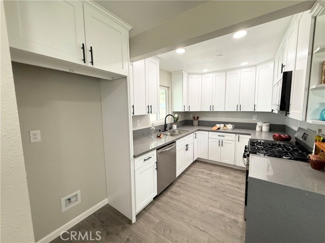 Detail Gallery Image 10 of 27 For 9196 Redwood Ave, Fontana,  CA 92335 - 3 Beds | 2 Baths