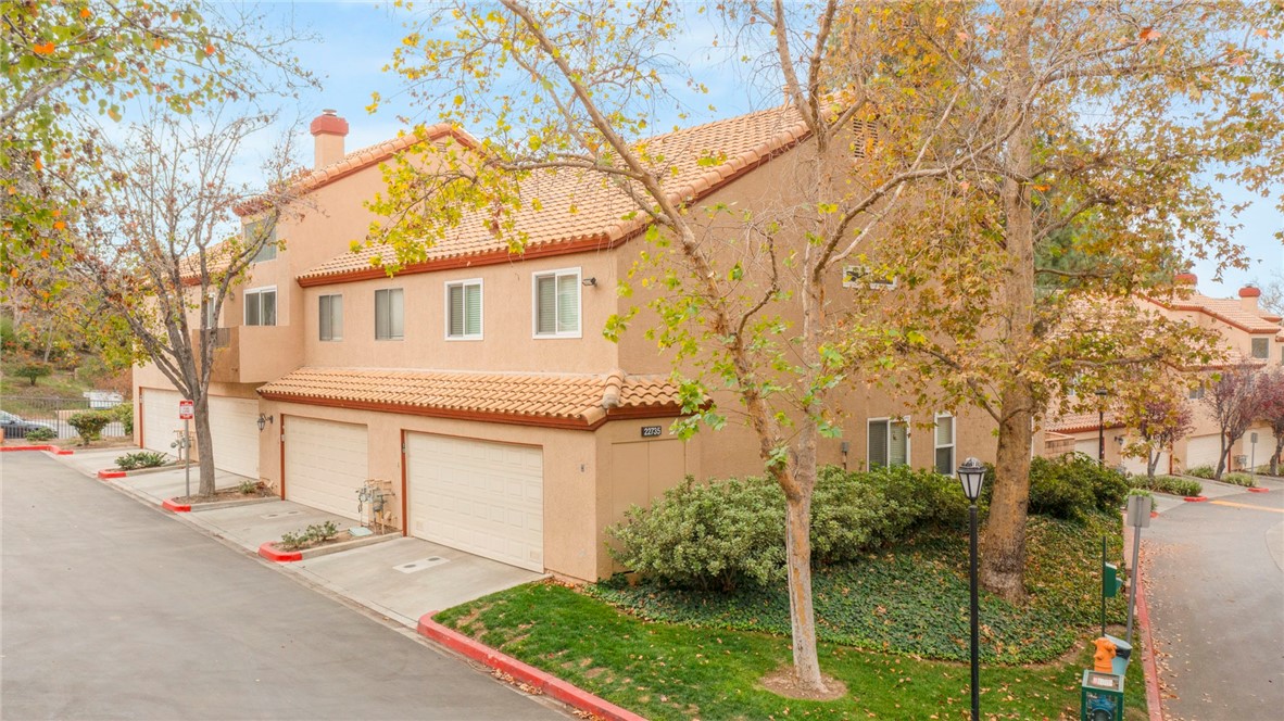 Detail Gallery Image 25 of 29 For 22735 Copper Hill Dr #10,  Saugus,  CA 91350 - 3 Beds | 2/1 Baths