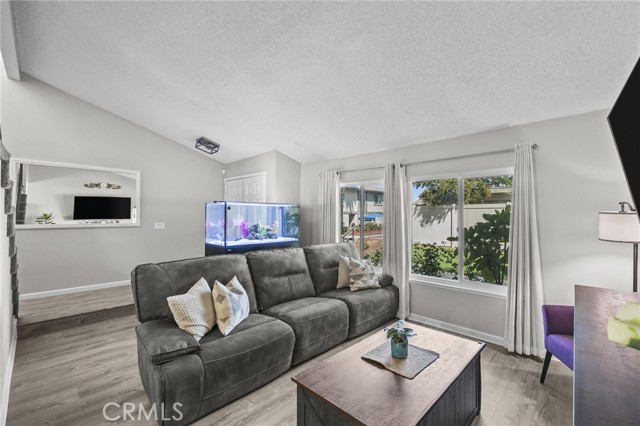 1505 Camelot Drive, Corona CA: https://media.crmls.org/medias/3e50ea4c-9700-410c-aa83-ae2cd6206e0c.jpg